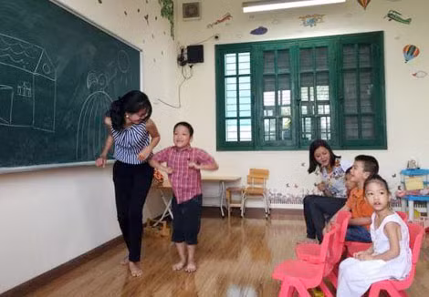 Thúy Đoan trong một buổi dạy học.