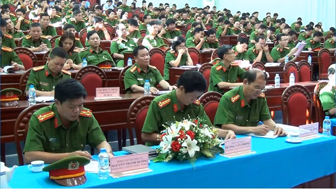 Đại biểu tham dự hội nghị sơ kết 6 tháng đầu năm 2016 về PCCC & CNCH Đại biểu tham dự hội nghị sơ kết 6 tháng đầu năm 2016 về PCCC & CNCH