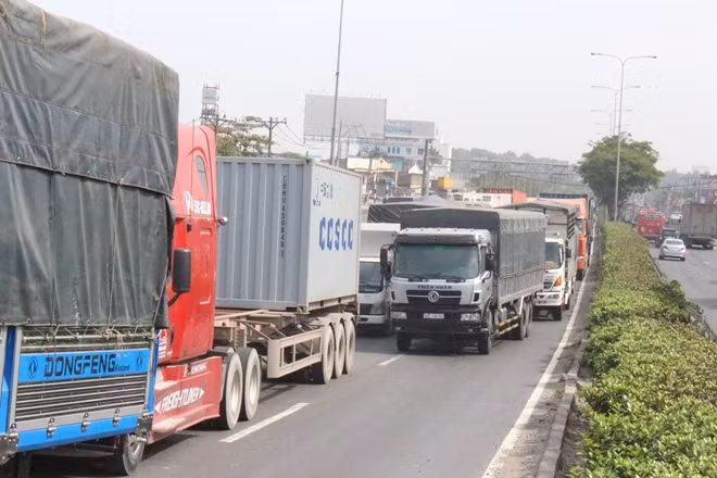Đoạn đường bị ùn tắc nhiều giờ