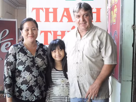 Christian viên mãn bên vợ đẹp con ngoan.