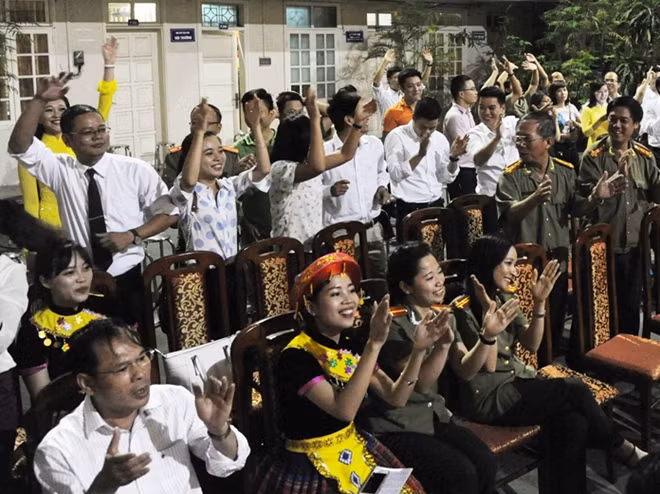 Trải qua các phần thi căng thẳng hấp dẫn và sôi nổi, bốn đội đã giao lưu và thi đấu với tinh thần quyết tâm, đoàn kết, trung thực và cao thượng.