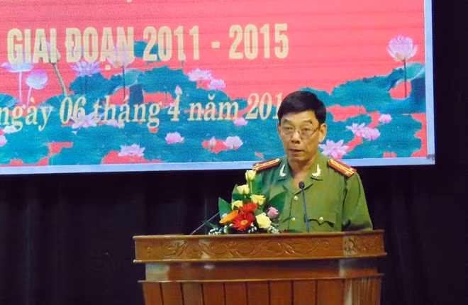 Đại tá Nguyễn Viết Lợi phát biểu tại Hội nghị.