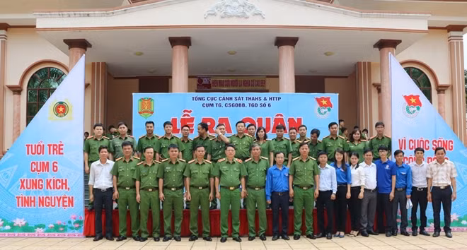 Lễ ra quân phát động chiến dịch Thanh niên tình nguyện hè và hiến máu tình nguyện.