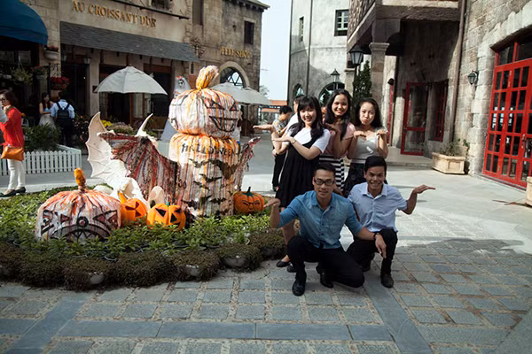 Lễ hội còn trưng bày nhiều “kỳ quan”, cảnh ấn tượng để du khách thoả thích ngắm nhìn, chụp ảnh lưu niệm.