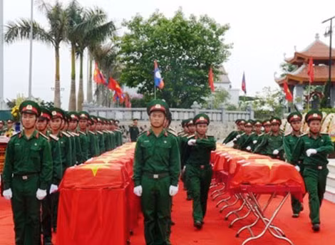 Lễ an táng 29 hài cốt liệt sĩ và chuyên gia hy sinh ở Lào.