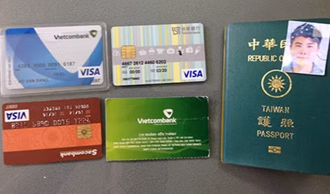 Thẻ ATM mà Nguyệt - Quần dùng để rút tiền lừa đảo được.