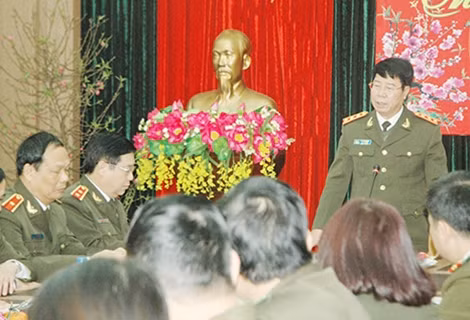 Thứ trưởng Bùi Văn Nam phát biểu chỉ đạo tại Cục Pháp chế Bộ Công an.