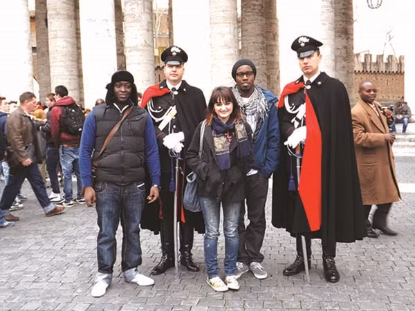 Cảnh sát Vatican thân thiện với du khách.