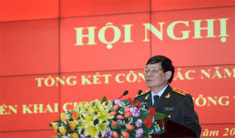 Trung tướng Trần Văn Nhuận, Phó tổng cục trưởng Tổng cục Chính trị CAND trình bày báo cáo tại hội nghị.