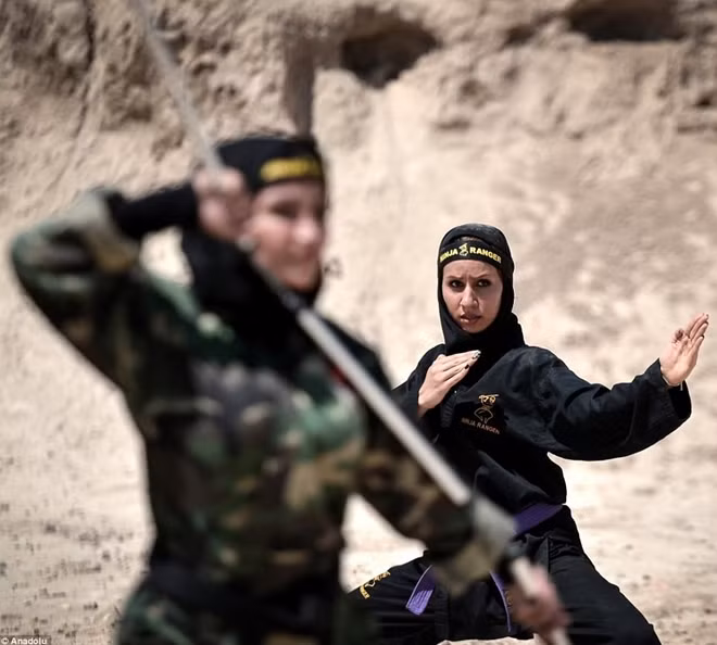 Theo các nữ Ninja, thời tiết khắc nghiệt chính là môi trường lý tưởng để họ rèn luyện khả năng của bản thân. Ảnh: Getty Images.