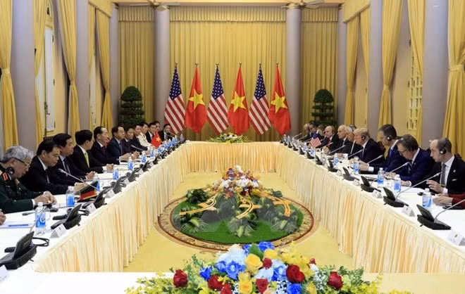 Chủ tịch nước Trần Đại Quang và Tổng thống Donald Trump tại cuộc hội đàm sáng ngày 12-11. Ảnh: VNA