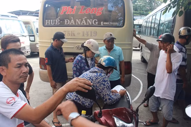 Tài xế xe khách Phi Long chạy tuyến Huế- Đà Nẵng đình công vào sáng 7-6.