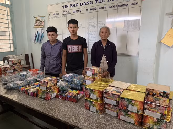 Các đối tượng cùng tang vật