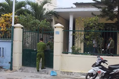 Công an đang khám nghiệm hiện trường.
