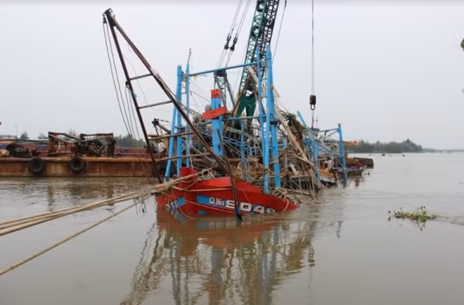 Tàu cá mang số hiệu QNa-90499 TS đã được tìm thấy.