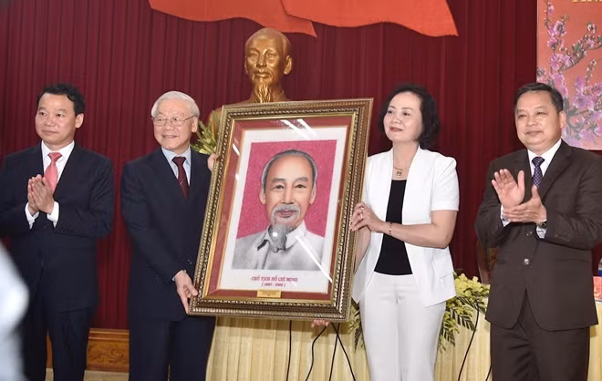 Tổng Bí thư, Chủ tịch nước Nguyễn Phú Trọng chúc Tết Đảng bộ, chính quyền, nhân dân tỉnh Yên Bái. - Ảnh: VGP/Nhật Bắc