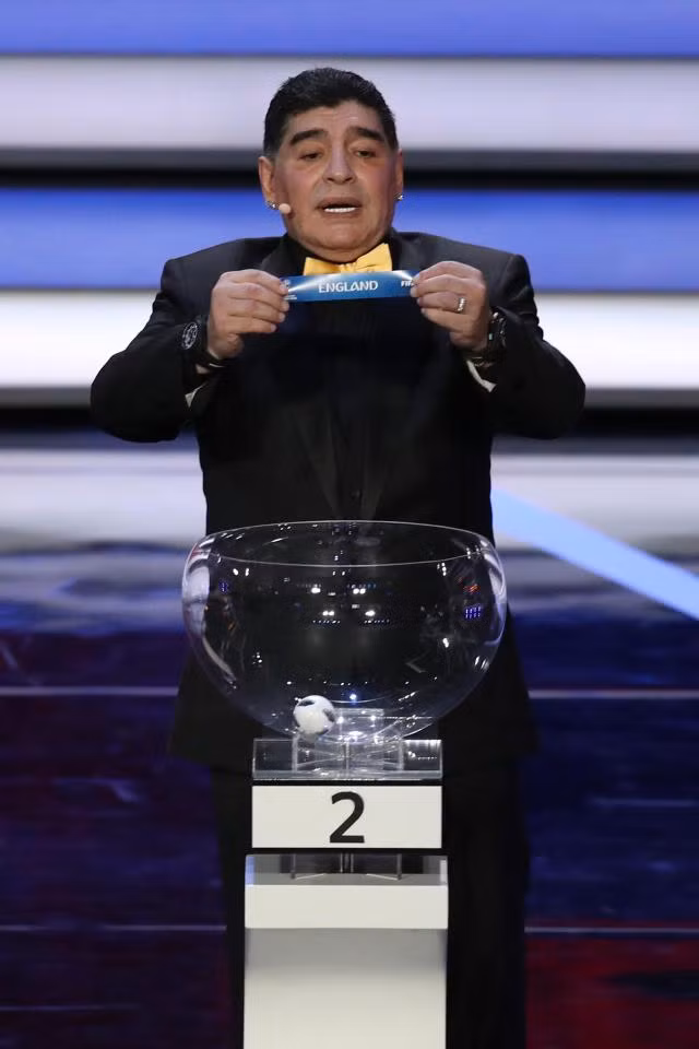 Lá thăm của Maradona giúp ĐT Anh rơi vào bảng đấu dễ thở tại World Cup 2018.