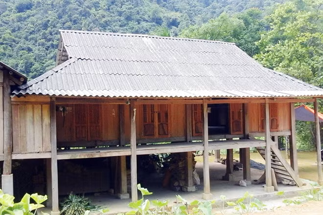 Nhà sàn của người Mường ở thôn Thượng, xã Thạch Lâm.