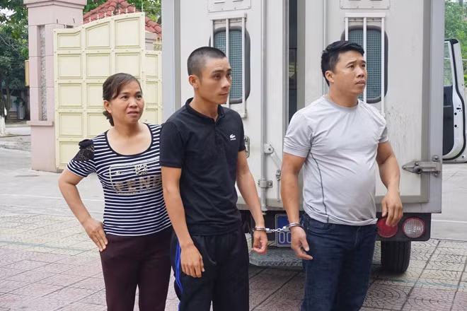 Liên được di lý từ TP Tân An về Nghệ An.