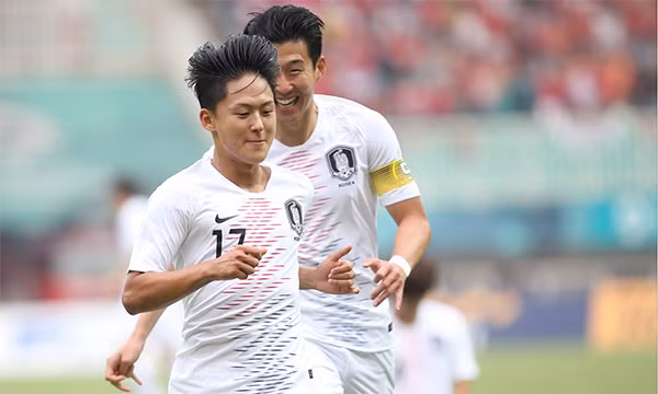 Lee Seung-woo ăn mừng bàn mở tỷ số. Ảnh: VNE.