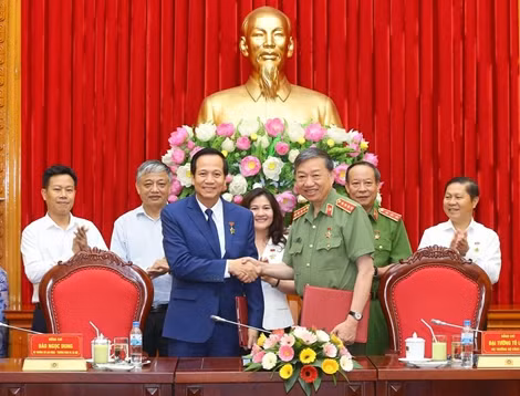 Bộ Công an và Bộ LĐ- TB&XH kí quy chế phối hợp công tác