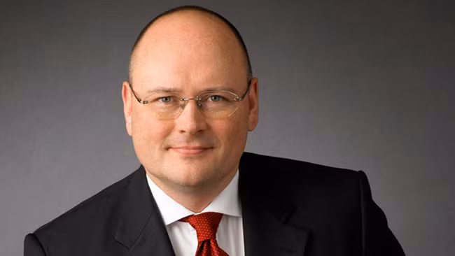 Ông Arne Schoenbohm.