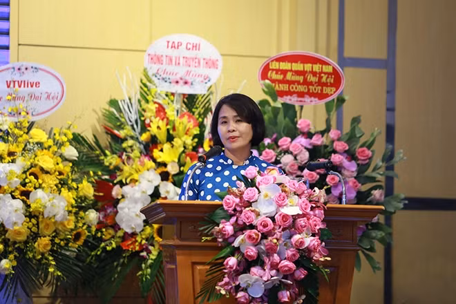 Bà Lê Thị Hoàng Yên, Phó Tổng cục trưởng Tổng cục TDTT phát biểu tại đại hội.