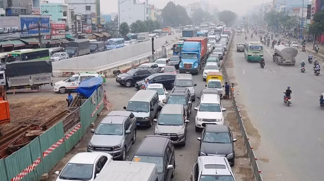 Công trình thi công hầm chui An Sương trên QL1.