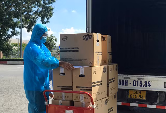 Thiết bị công nghệ FPT phục vụ tuyến đầu chống dịch.