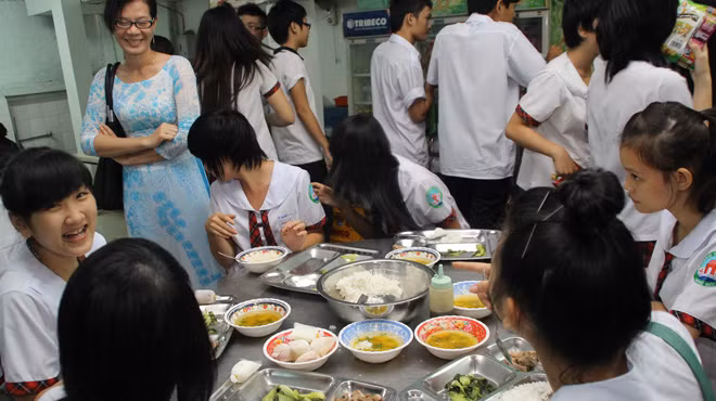 Đưa thực phẩm bẩn cho học sinh là một hành động vô nhân tính cần được loại bỏ.