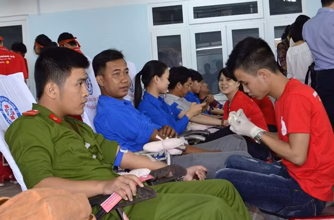 Hành trình đỏ thu hút đông đảo cán bộ chiến sĩ trong lực lượng Công an tham gia .