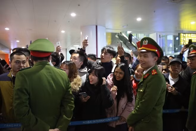 Và ngay lập tức họ tạo nên cơn sốt.