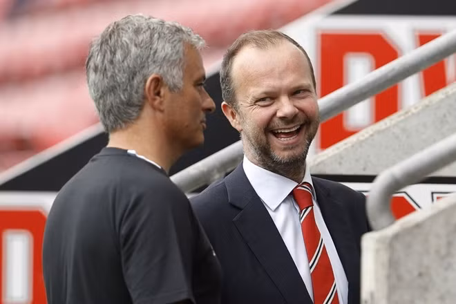 Với ban lãnh đạo của Man Utd lúc này dường như thu nhập quan trọng hơn thành tích và có lẽ chính điều đó sẽ giúp "Người đặc biệt" vượt qua cái dớp của mùa bóng thứ 3. Ảnh: Reuters.