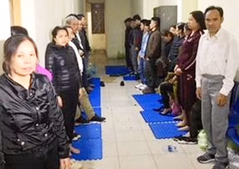 Các đối tượng bị tạm giữ tại cơ quan Công an.