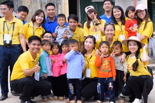 Tạm biệt các em nhỏ tại điểm trường Nộc Xoa.