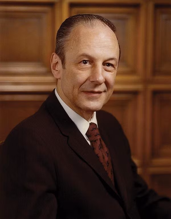 Louis Tordella, Phó Giám đốc NSA, người đã tỏ ra mâu thuẫn với báo cáo lưu hành của Juanita Moody về việc triển khai quân sự của Cuba. Ảnh nguồn:NSA. Louis Tordella, Phó Giám đốc NSA, người đã tỏ ra mâu thuẫn với báo cáo lưu hành của Juanita Moody về việc triển khai quân sự của Cuba. Ảnh nguồn:NSA.