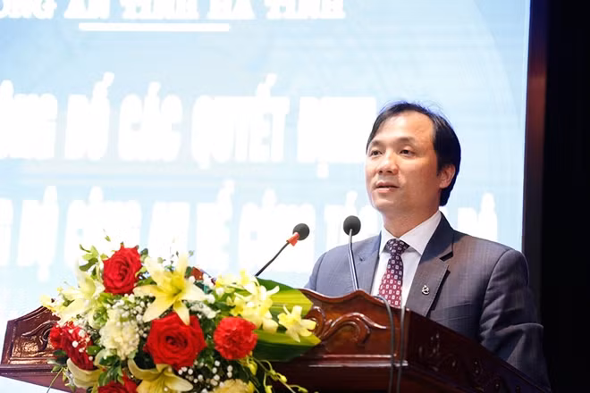 Đồng chí Hoàng Trung Dũng - Phó Bí thư thường trực Tỉnh ủy Hà Tĩnh phát biểu tại buổi lễ.