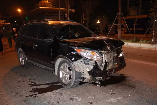 Chiếc xe gây tai nạn sau đó được xác định là một chiếc Santafe màu đen do một người đàn ông điều khiển. Sau khi vụ việc xảy ra, tài xế vẫn tiếp tục cho xe di chuyển.
