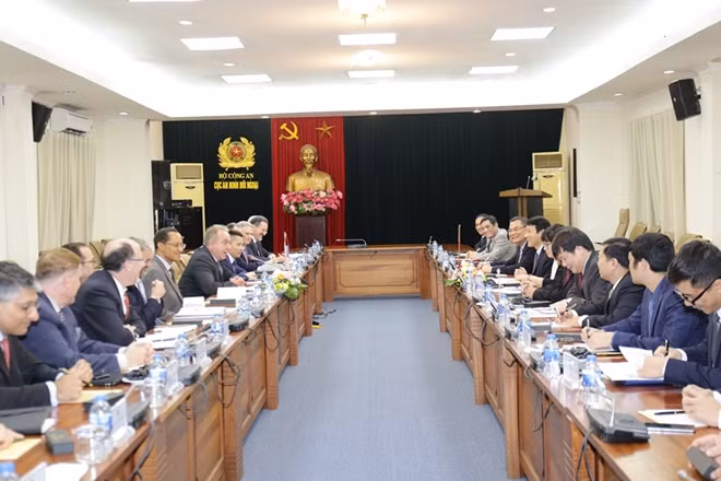 Toàn cảnh buổi làm việc.