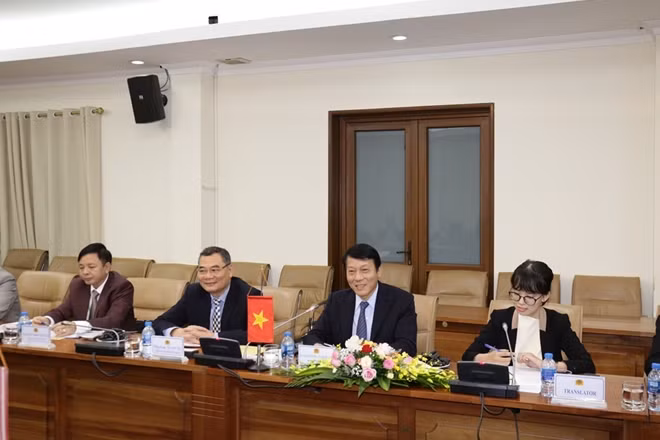 Thứ trưởng Lương Tam Quang phát biểu tại buổi làm việc.