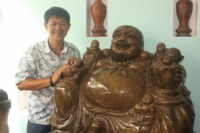 Anh Đinh Công Tường, người sở hữu trên 10 ngàn món đồ cổ đạt kỷ lục châu Á.