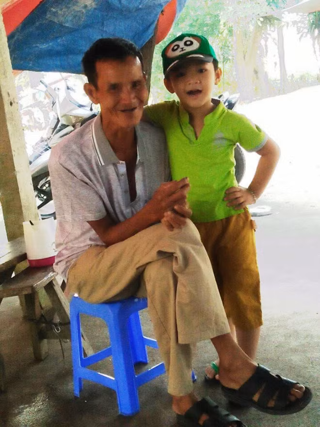 Niềm vui ngày trở về chưa được bao lâu, ông Dầu đã dính phải bi kịch do em trai mình gây ra.