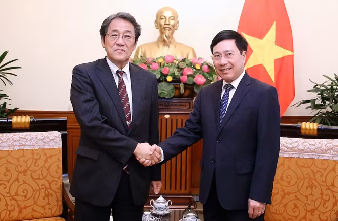 Phó Thủ tướng, Bộ trưởng Bộ Ngoại giao Phạm Bình Minh và ngài Kunio Umeda, Đại sứ đặc mệnh toàn quyền Nhật Bản tại Việt Nam. Ảnh: VGP/Hải Minh
