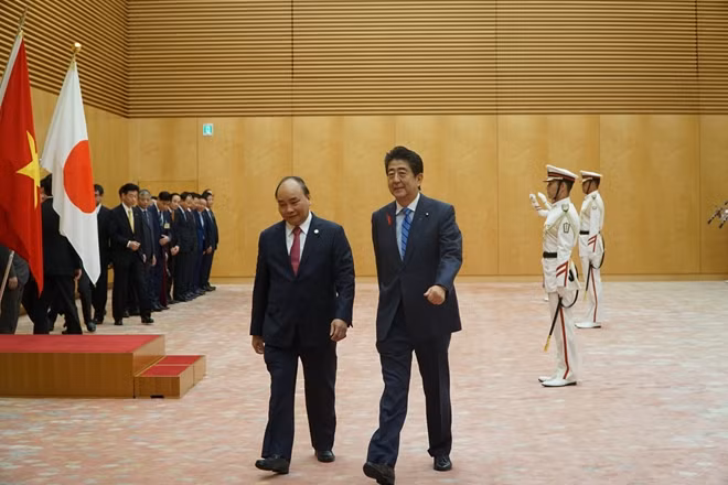 Trước và trong buổi toạ đàm, Thủ tướng Shinzo Abe luôn khẳng định “Thủ tướng Nguyễn Xuân Phúc là người bạn thân thiết của tôi”.