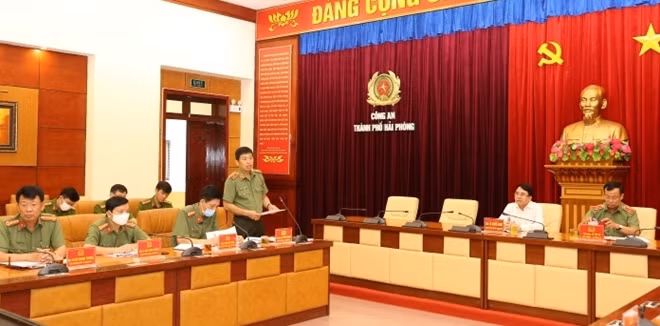 Giám đốc Công an TP Hải Phòng báo cáo kết quả công tác.