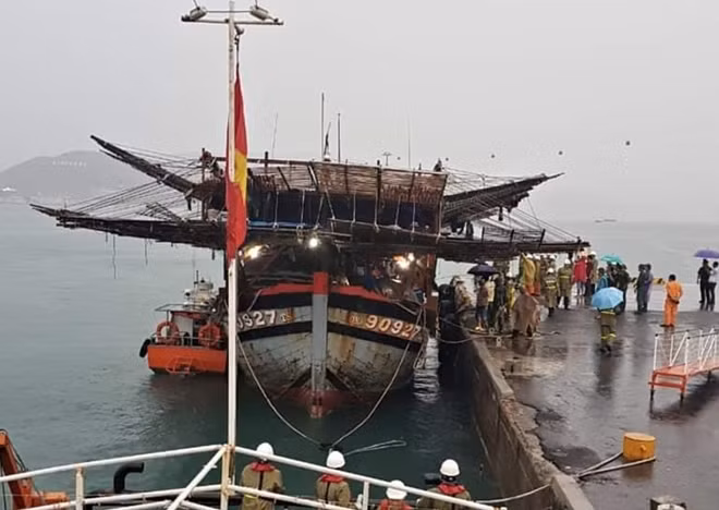 Tàu cá gặp nạn.