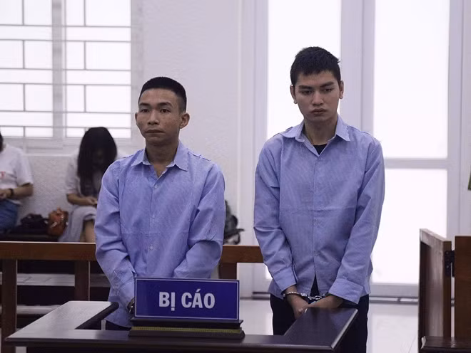 Hai bị cáo Giáp và Trường tại phiên xử.