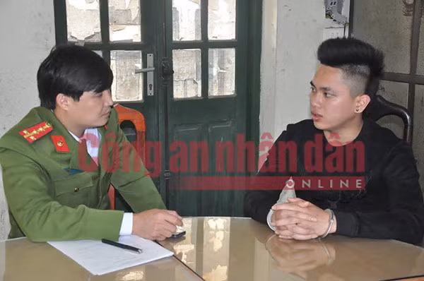 Cơ quan Công an lấy lời khai của đối tượng Quỳnh