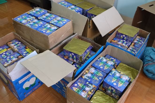 Tang vật nghi là pháo nổ bị bắt quả tang - ảnh: N.N