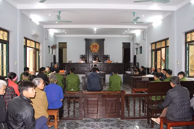 Toàn cảnh phiên tòa.